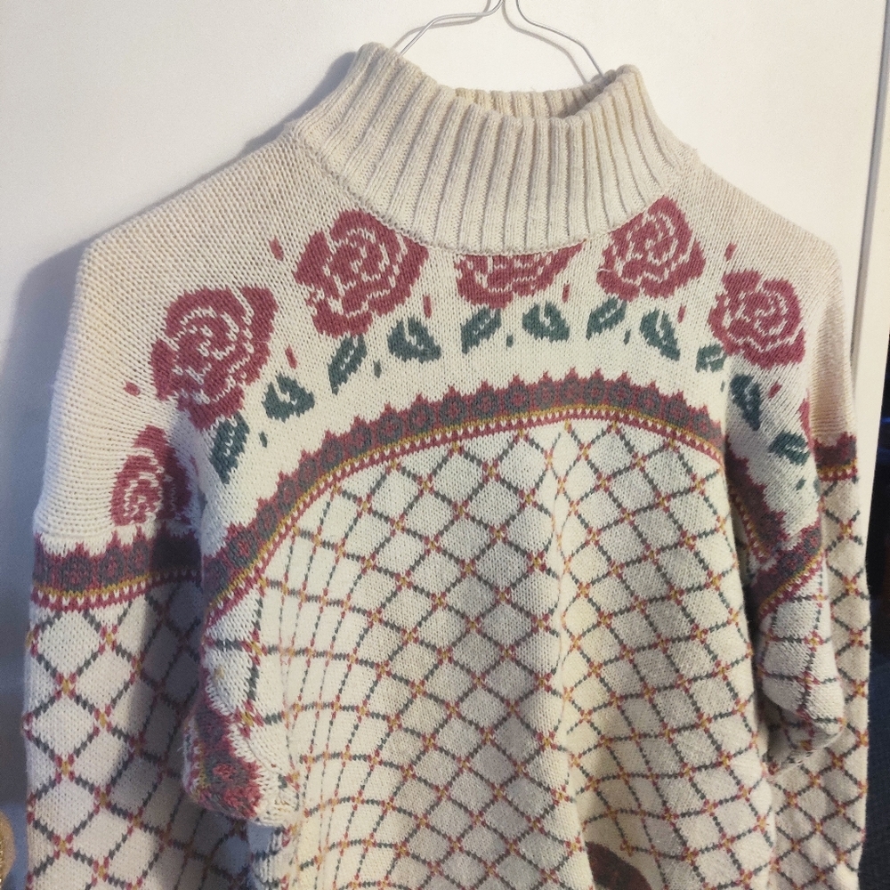 ๐นSOLD๐น๐ฆ VINTAGE Grandma Mock Neck Knit Sweater - Picture 2 of 7